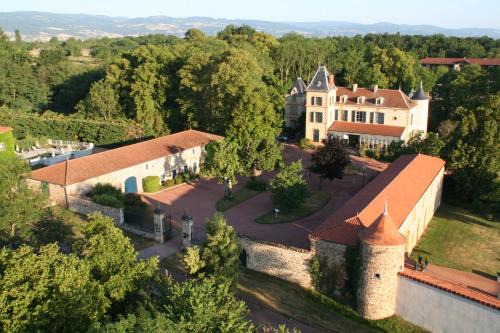 Villerest Hotel | Château de Champlong Table Hôtel * Golf & Spa