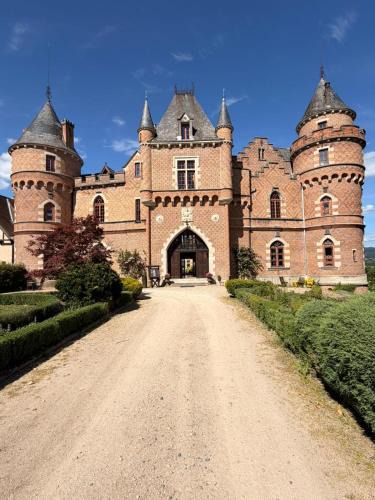 Saint-Priest-Bramefant Hotel | Château de Maulmont