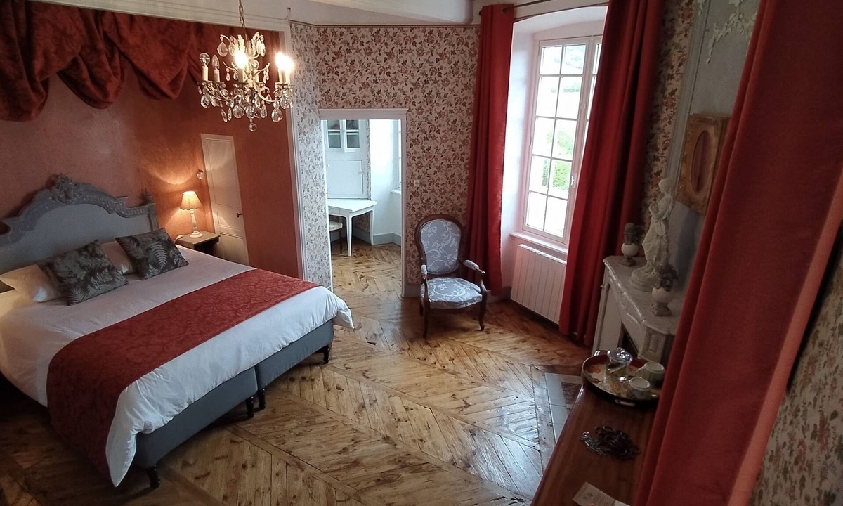 Apchat Bed & Breakfast | Château de Perpezat