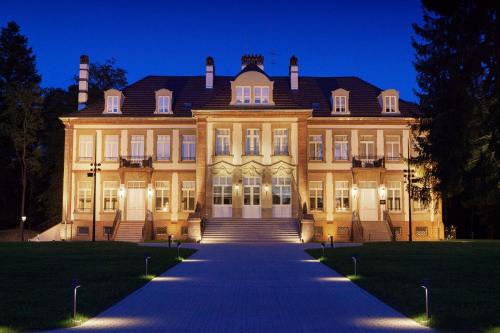 Wingen-sur-Moder Hotel | Château Hochberg Hotel & Restaurant by Lalique