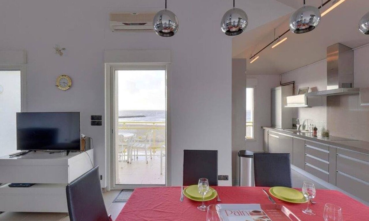Port District Apartment | Châtelaillon-Plage: 4-room apartment, 6 people, terrace, WIFI