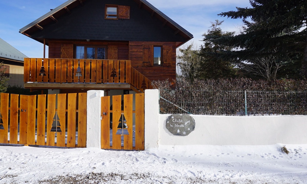 Saint-Pierre-dels-Forcats Ski Chalet | Chalet fireplace garden sauna 10 p.5 mins from the slopes