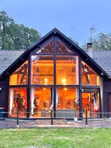 La Selle-en-Hermoy Ski Chalet | Chalet Acacia au calme 1h30 de Paris