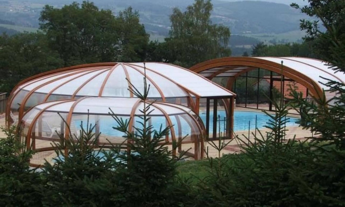 Blavignac Ski Chalet | Chalet "Ancolie Pour 6 Prix Semaine" with Mountain View, Shared Pool & Wi-Fi