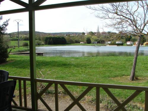 Saint-Boil Other | Chalet confortable avec terrasse pour 6 personnes - API-1-52-989
