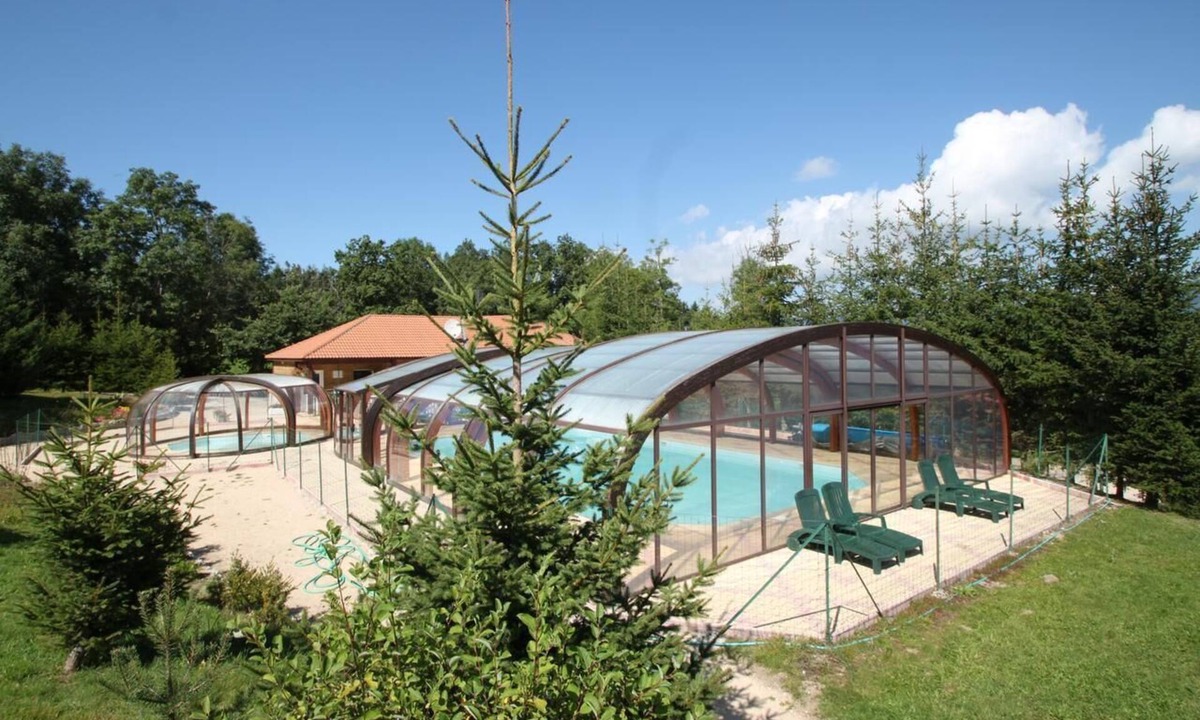 Blavignac Ski Chalet | Chalet "Dahlia Pour 12 Prix Semaine" with Mountain View, Shared Pool & Wi-Fi