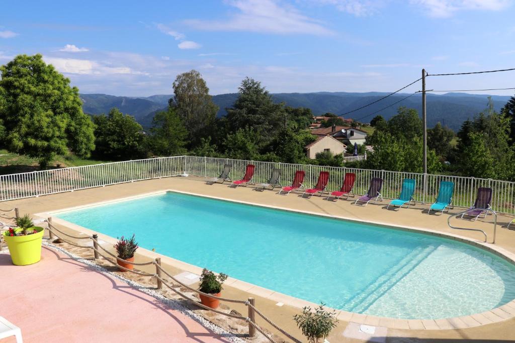 Gravieres Ski Chalet | Chalet de 3 chambres avec piscine partagee jardin et wifi a Gravieres