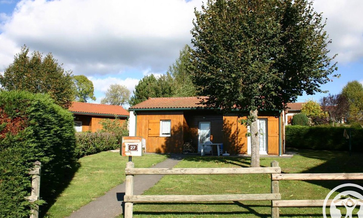 Usson-en-Forez Cottage | Chalet in Usson-en-Forez with fireplace, pets allowed and terrace