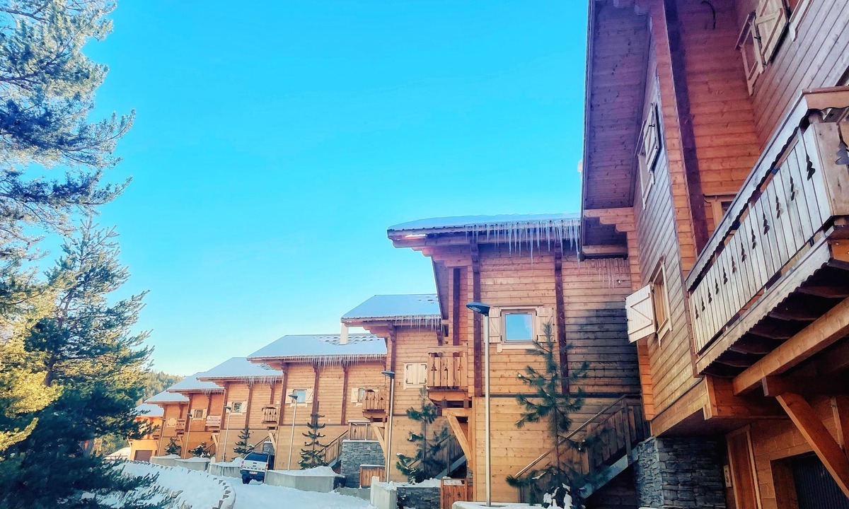 Saint-Etienne-en-Devoluy Ski Chalet | Chalet individual Le hameau des cimes 110m2 14 persons