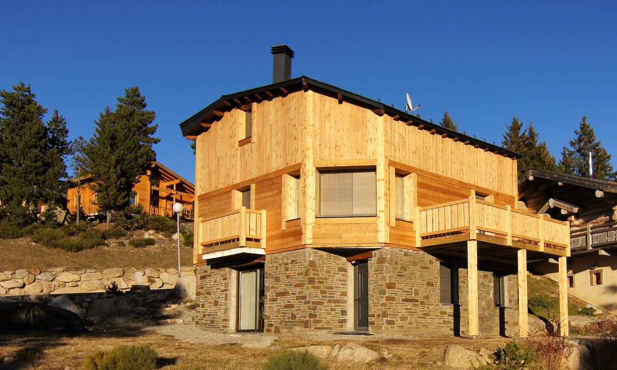 Pyrenees 2000 Ski Chalet | Chalet 'Les Silènes - 10 Prs' with Private Terrace, Shared Garden and Wi-Fi