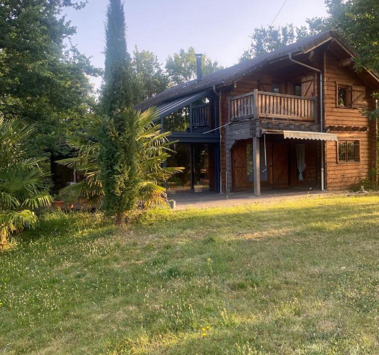 Saint-Remy-en-Rollat Bed & Breakfast | Chalet Mélusine