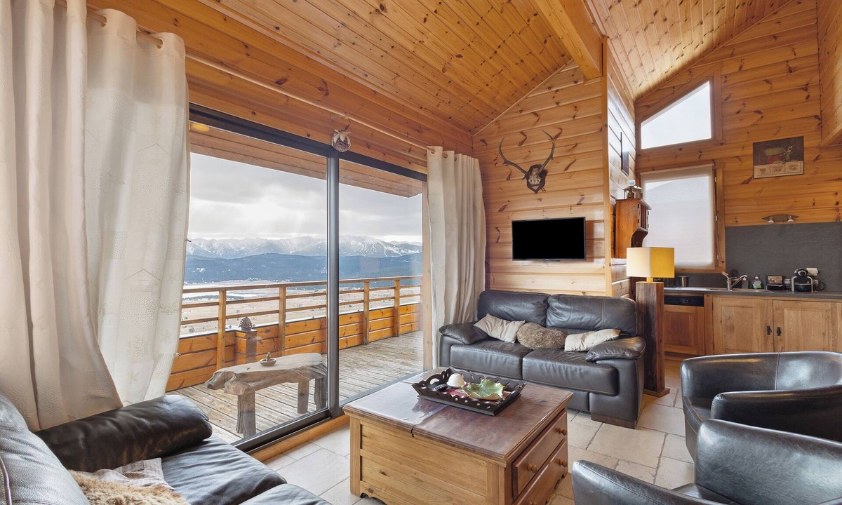 Les Angles Ski Chalet | Chalet 'Puech' with Lake View and Private Terrace