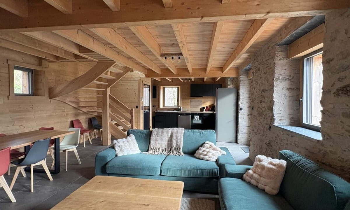 Sers Ski Chalet | Chalet -Renovated barn with panoramic terrace sleeps 8/10min Ski resort