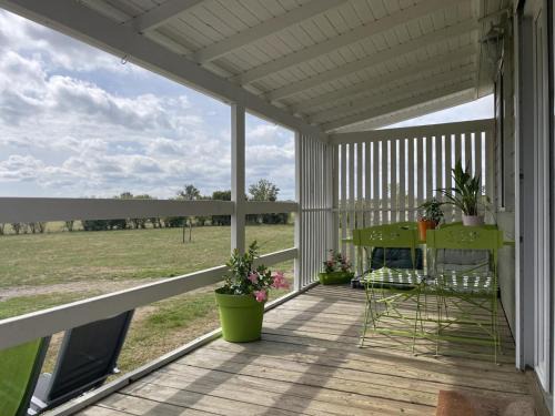 Pierrefitte-sur-Loire House | Chalets avec terrasse, draps inclus à Pierrefitte-sur-Loire - FR-1-489-360