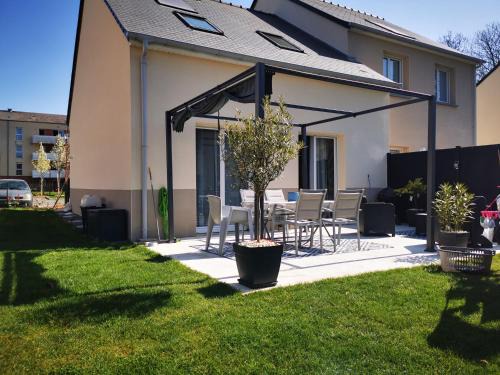 Ouest House | Chambre chez particulier proche circuit 24h