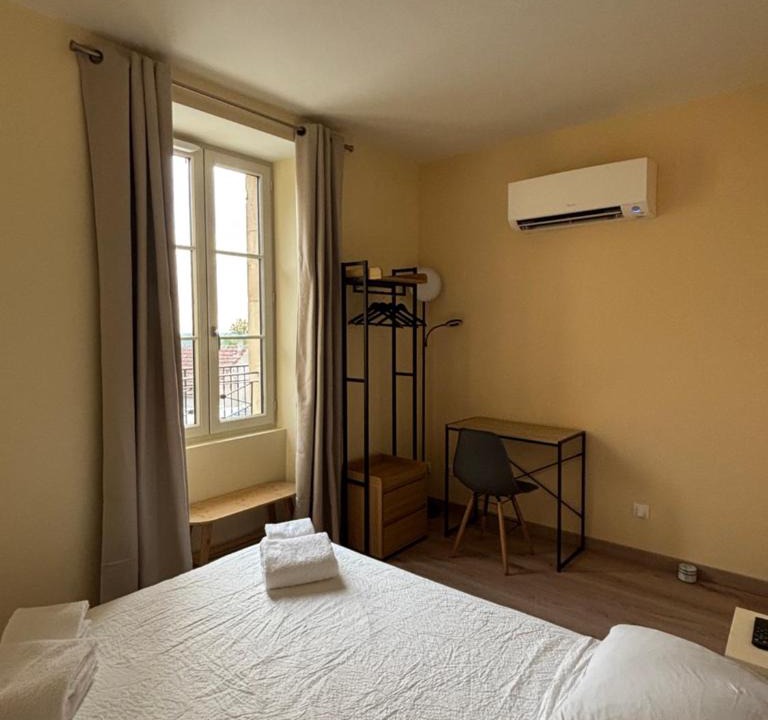 Rieupeyroux Apartment | Chambre climatisée au cœur historique de Rieupeyroux