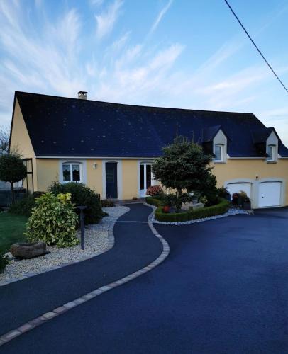 Villaines-la-Juhel Bed & Breakfast | Chambre d'hôtes Le Pot au Lait
