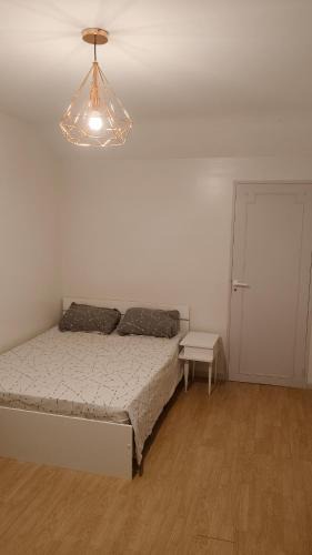 Bourges House | Chambre Deluxe Salle de bain privée climatisée