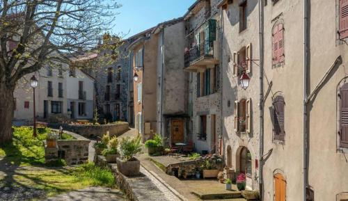 Le Monastier-sur-Gazeille House | Chambres des remparts de l abbaye