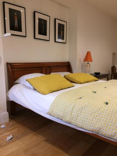 Saint-Aubin-du-Cormier House | Chambre indépendante au Manoir de la Célinais côté cour