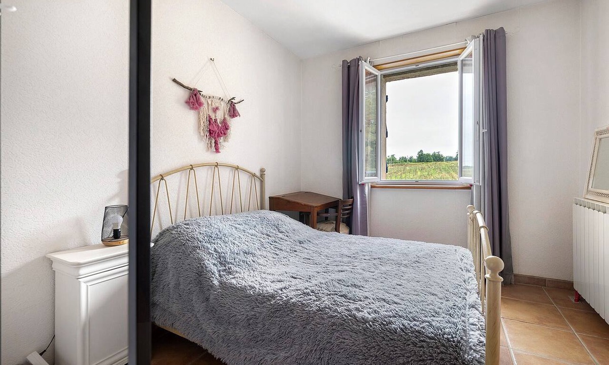 Monclar-de-Quercy Bed & Breakfast | Chambre Jardin – 12m², accessible guest room for 2 in Monclar-de-Quercy
