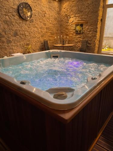 Parthenay Bed & Breakfast | chambre Prestige - Château Maranne