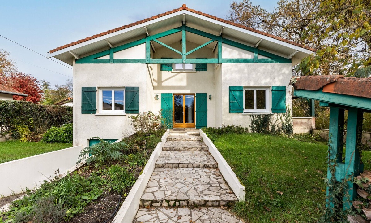 Leognan House | Chambres d’hôtes du Prieur with Shared Terrace, Garden, and Wi-Fi