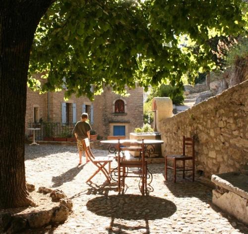 Montbrun-les-Bains Bed & Breakfast | Chambres d'hôtes de l'Abbaye