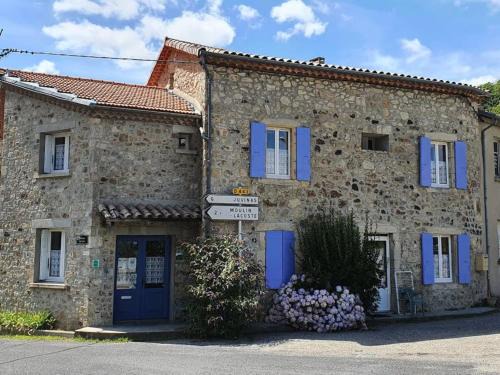 Aizac Bed & Breakfast | Chambres d'hôtes Le Volcan d'Aizac