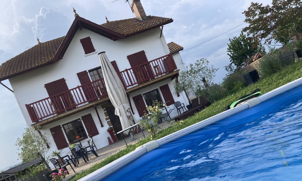 Ilharre Bed & Breakfast | Chambres Dhôtes Table Dhôtes Olhatsia !vue à 360 sur les Pyrénées