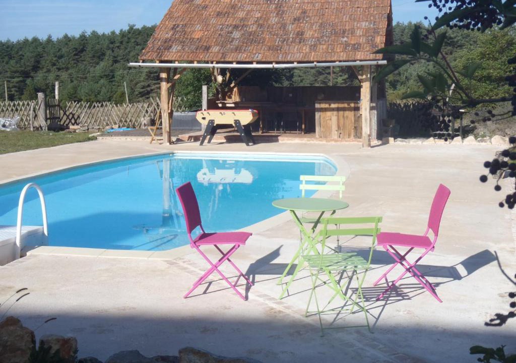 Mostuejouls Bed & Breakfast | chambres sur Domaine avec piscine en pleine nature