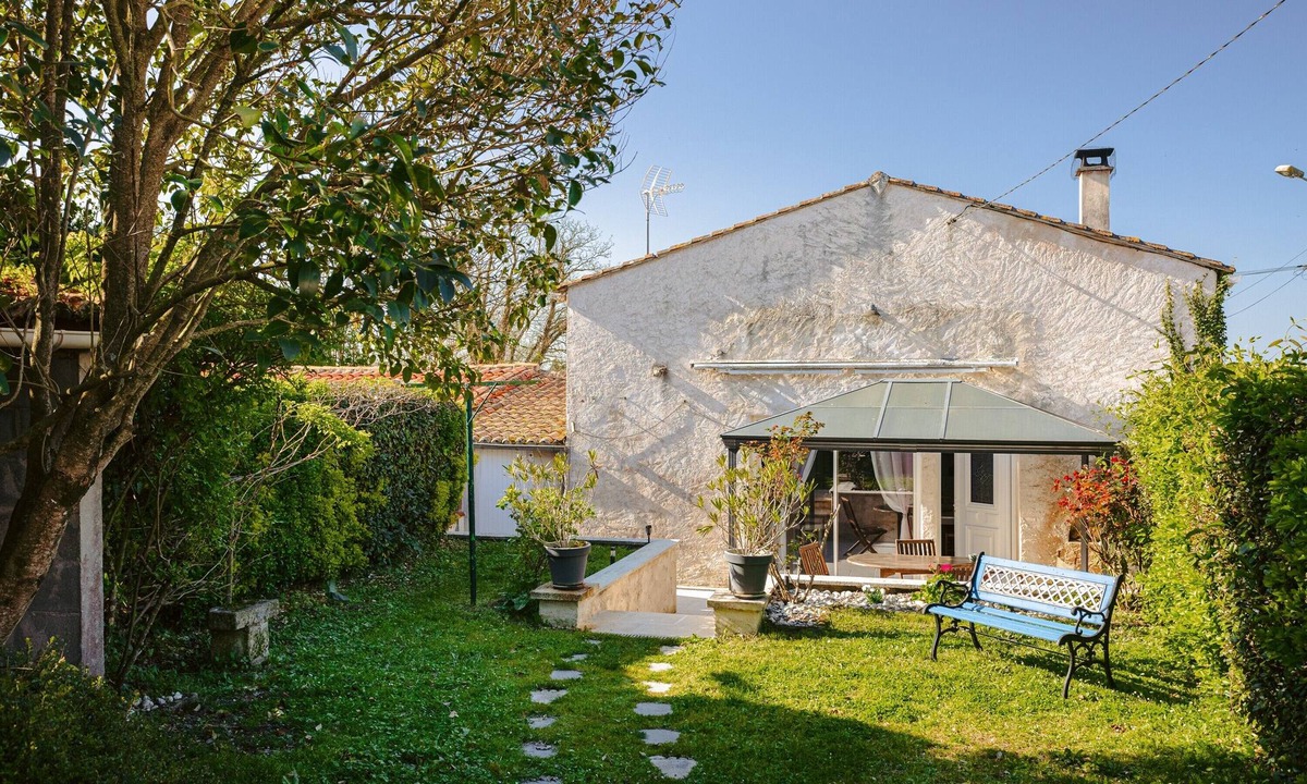 Saint Nazaire sur Charente House | Charming Gîte "L'Escapade" Near Wild Beaches and Nature Reserve