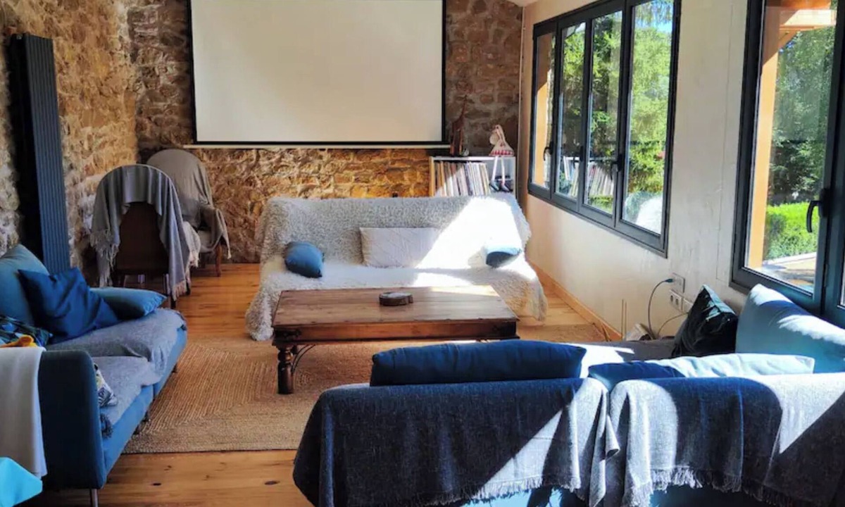 Viverols House | Character house