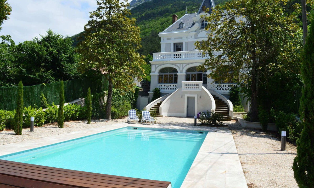Lapradelle House | Charismatic 'Petit Chateau' in the heart of Cathar country.