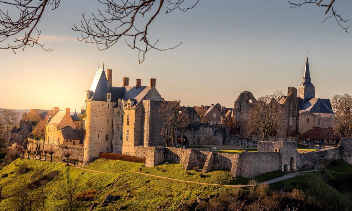 Chammes House | Charming family home - Riverfront - Most beautiful villages in France