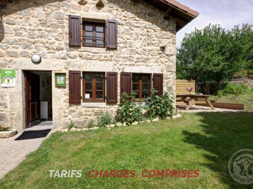 La Chapelle-en-Lafaye Apartment | Charmant gîte en pierres avec terrasse et barbecue, idéal pour 4 pers., animaux admis - FR-1-496-59