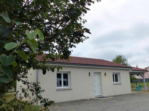 Saint-Remy-en-Rollat House | Charmant gîte à Saint-Rémy-en-Rollat avec terrasse et animaux acceptés - FR-1-489-492