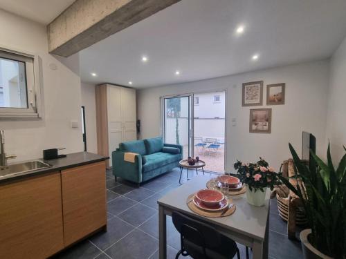 Montrond-les-Bains House | Charmant gîte à Montrond-les-Bains avec parking et wifi - FR-1-496-342