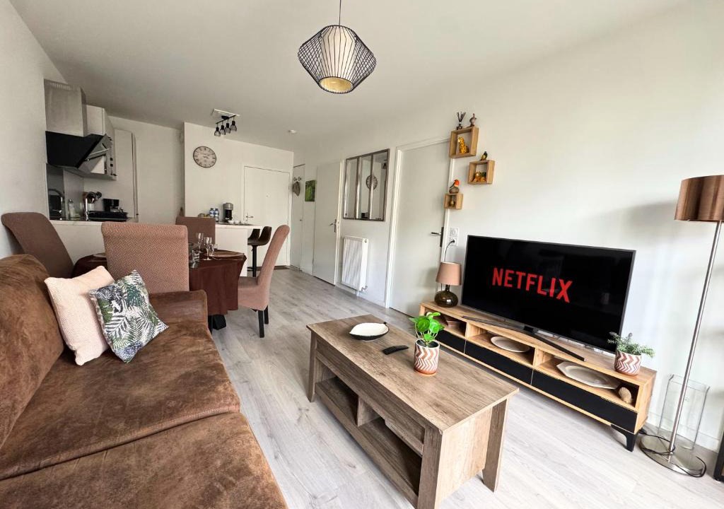 Le Blanc-Mesnil Apartment | Charmant T2 moderne proche Paris, CDG, Parc Expo & parking privé