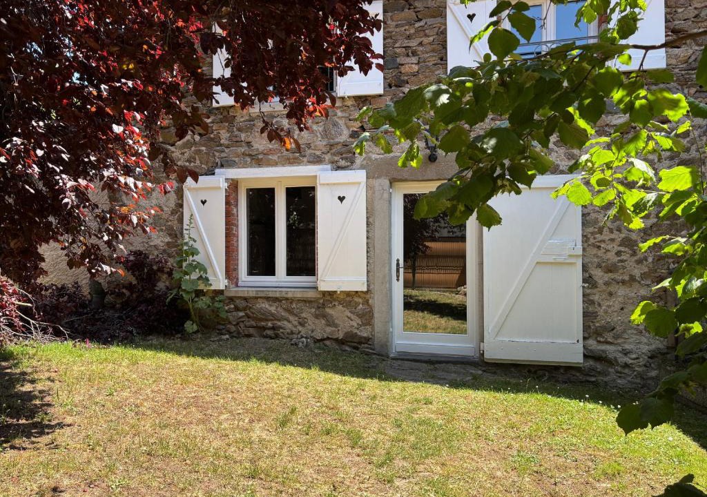 Blesle House | Charmante maison de village avec cour fermée, proche gorges et sites médiévaux, idéale pour découvrir 3 départements - FR-1-582-14