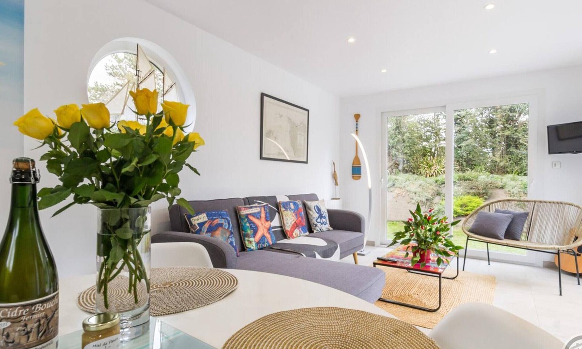 Saint-Jean-de-la-Riviere Cottage | Charming house with garden near the beach