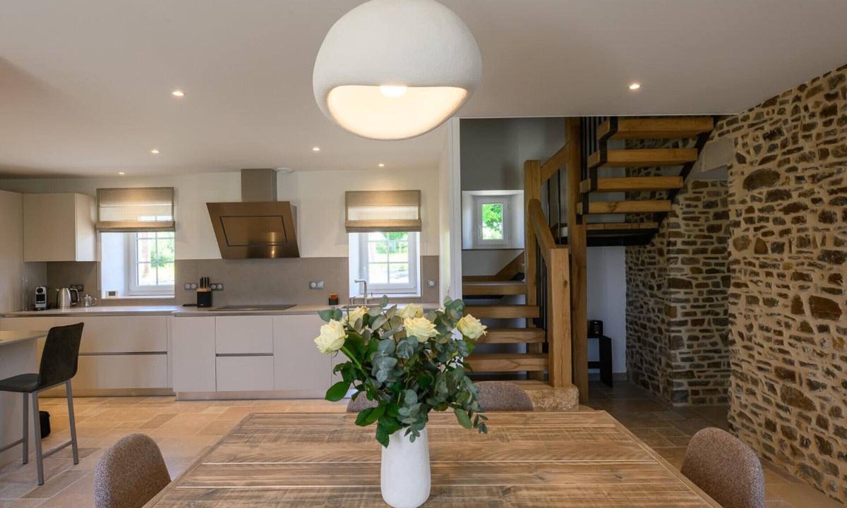 Saint-Sauveur-le-Vicomte Cottage | Charming House with Private Pool, Gym and Sauna