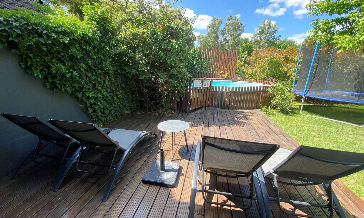 Bonny-sur-Loire Cottage | Charming 1930s Home: Pool, Trampoline, Next to Loire, Bikes Included