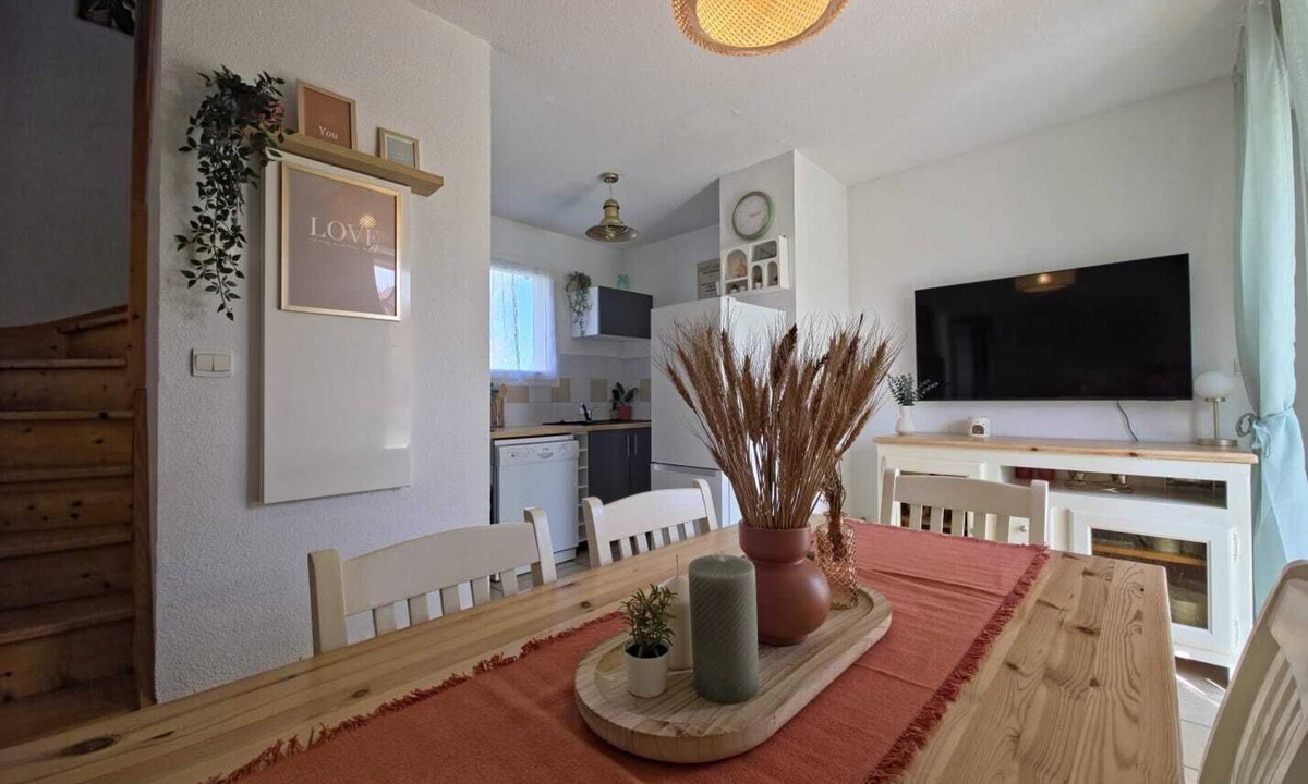 Prayssac House | Charming 2-bedroom house in serene Prayssac with swimming Pool