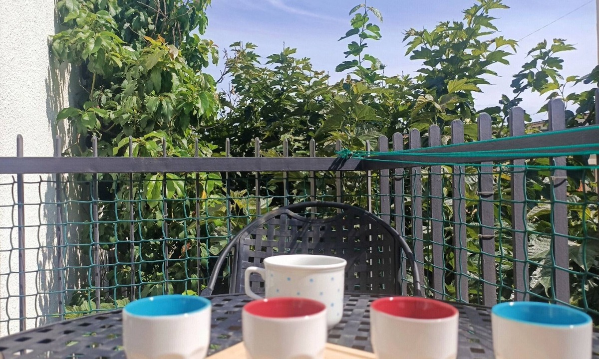 La Jetee Apartment | Charming 2BR apt with AC, 170m from beach, sleeps 6, parking