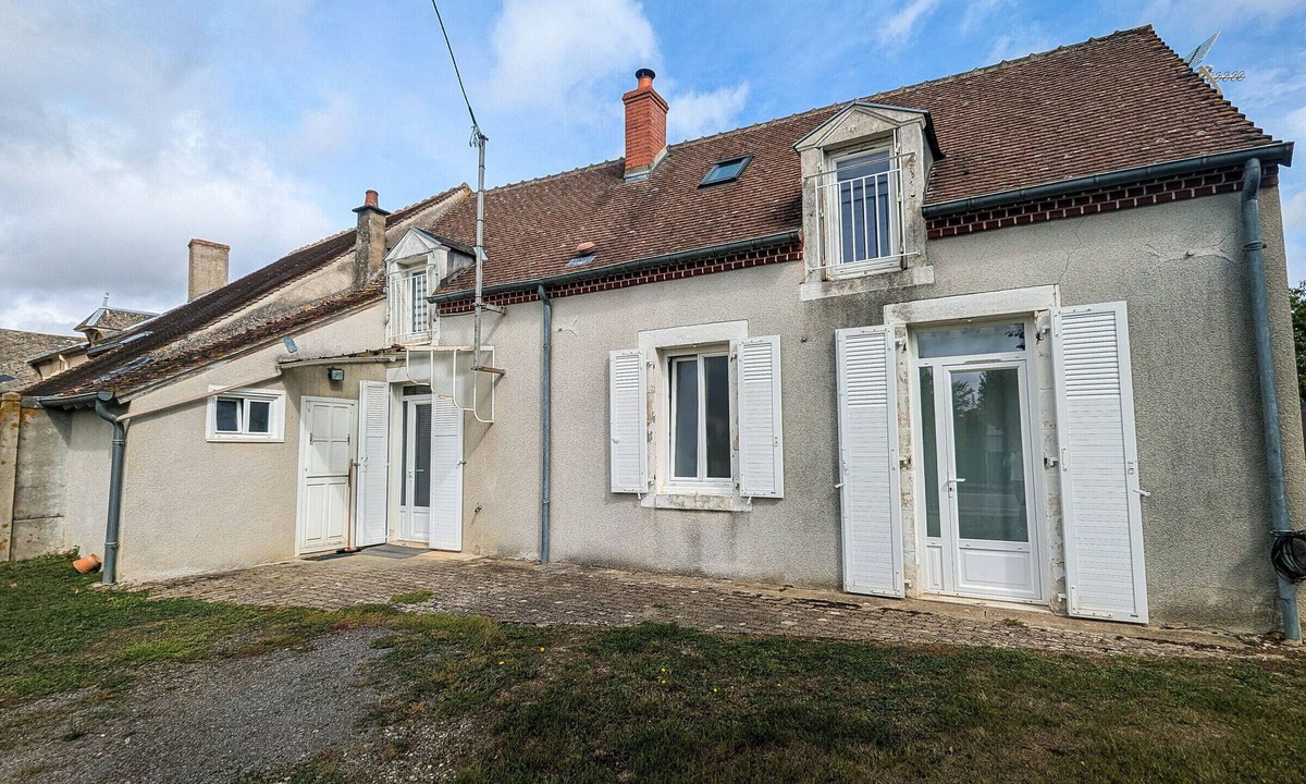 Reuilly Cottage | Charming 3-Bedroom House with Enclosed Garden, Near Vineyards, WiFi, and Parking