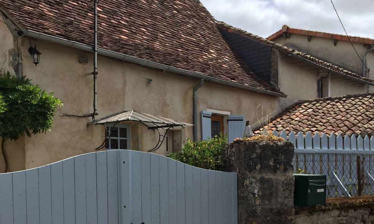 Corgnac-sur-l'Isle House | Charming and peaceful character cottage for two!