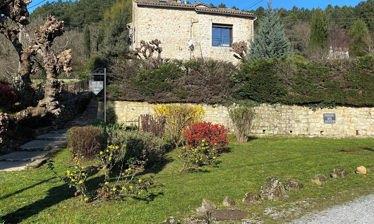 Saint-Paul-le-Jeune Bed & Breakfast | Charming bed and breakfast in an authentic Ardèche farmhouse.