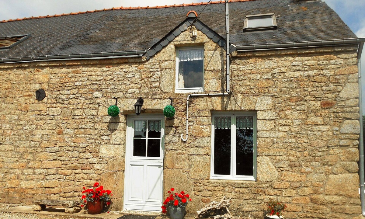 Quistinic Cottage | Charming beamed Breton cottage with heated pools in Southern Brittany