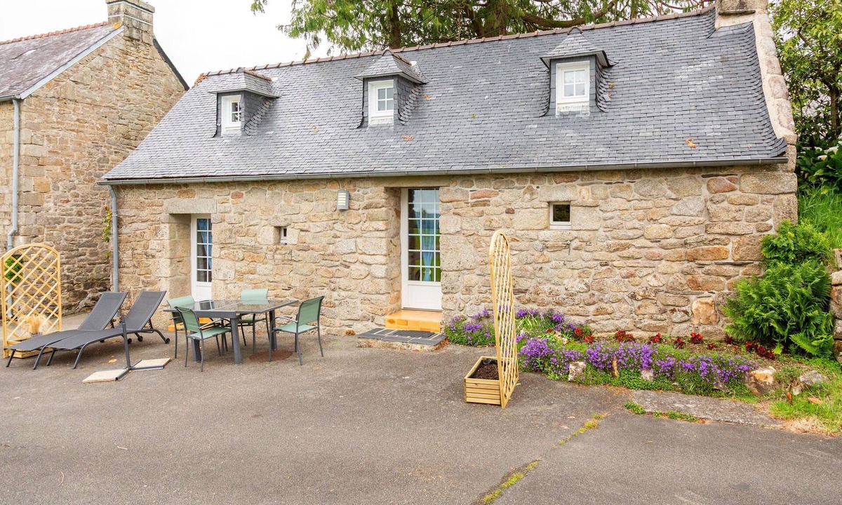 Ergue-Gaberic House | Charming Breton House with Shared Pool